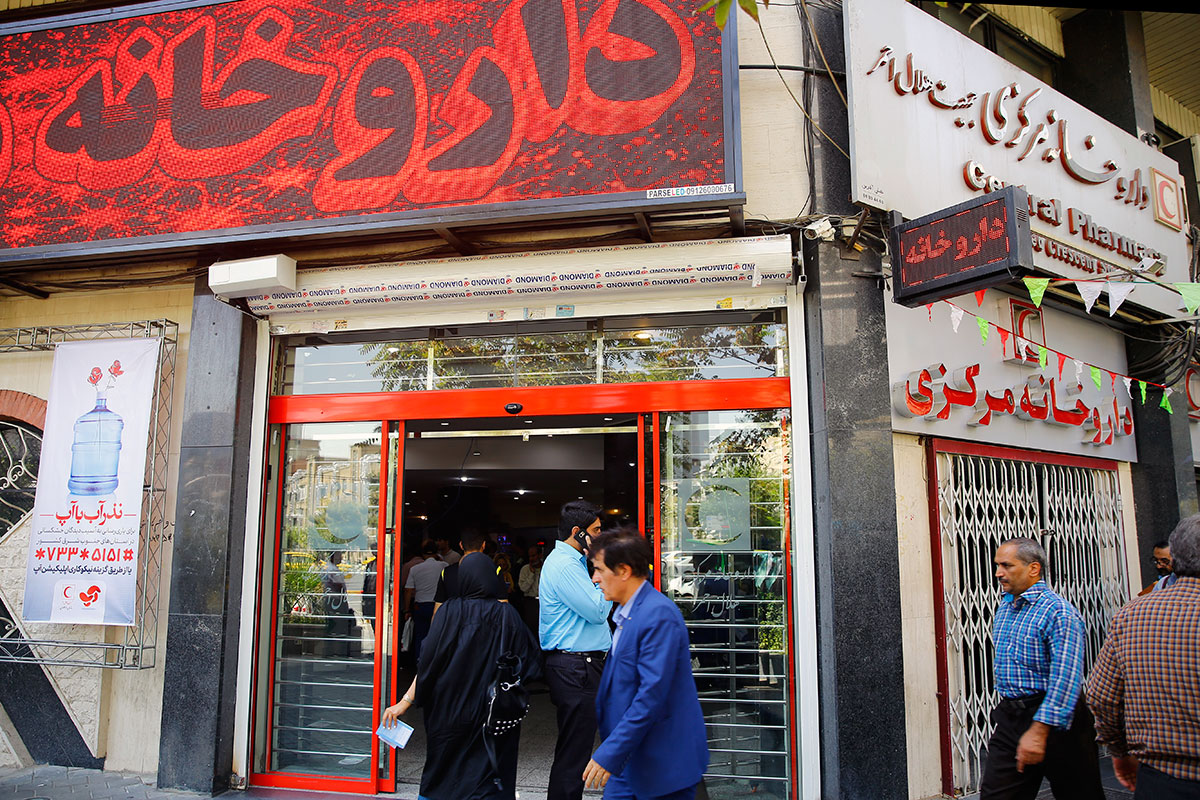 اغلب داروهای بیماری‌های خاص در داروخانه‌های هلال احمر موجود است